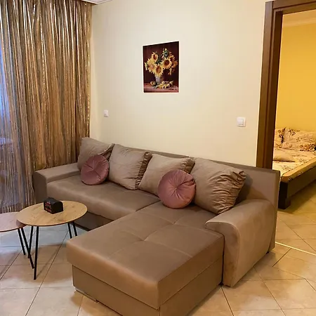 Aj 5, Santa Marina Village, Daire *